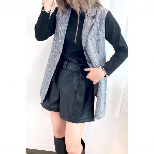 フェイクレザーショートパンツ