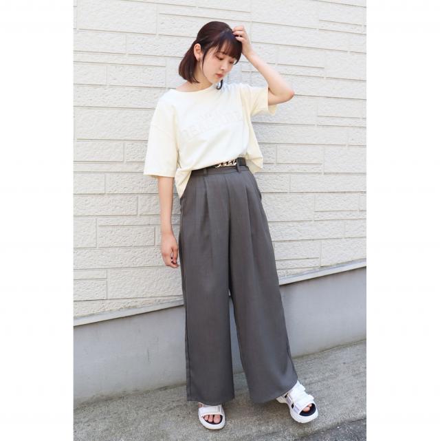 チェーンベルト付きワイドパンツ