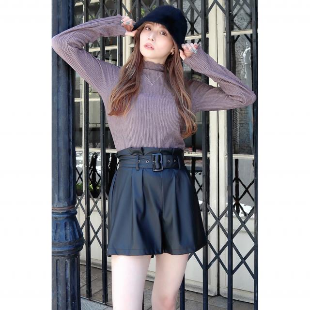 ベルト付きフェイクレザーショートパンツ