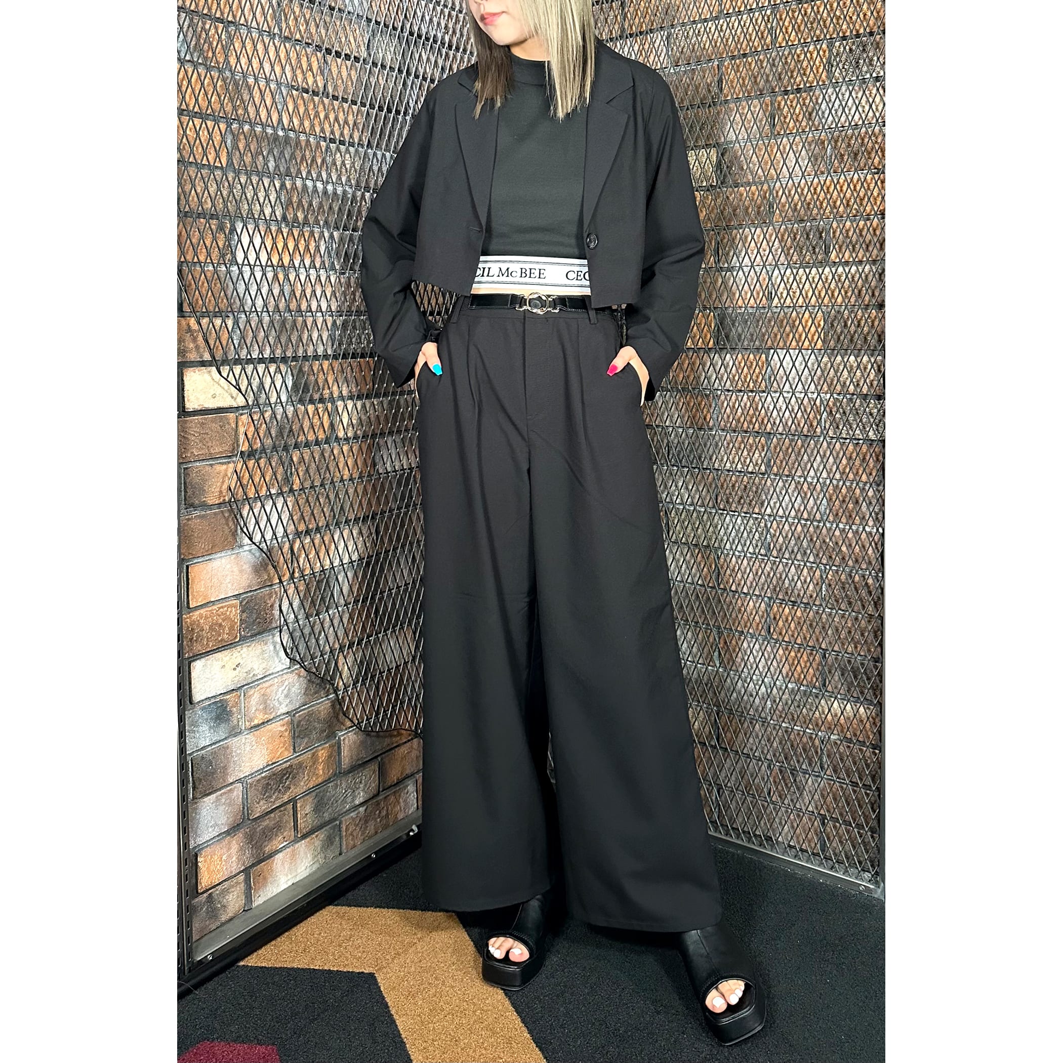 ベルト付きワイドパンツ