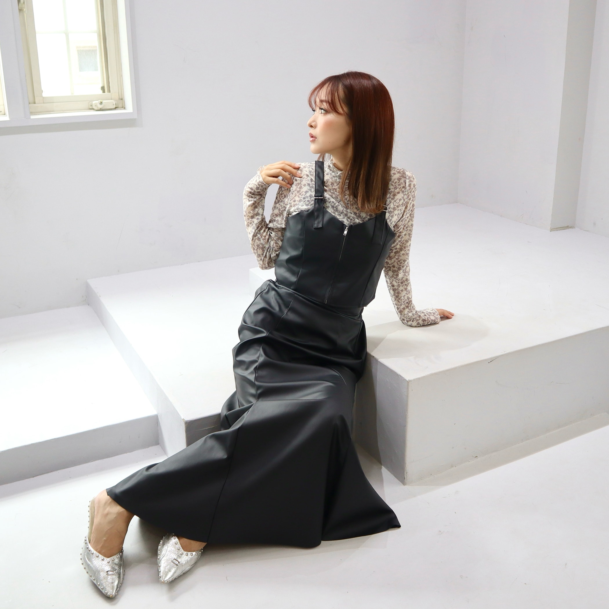 フェイクレザービスチェxフレアスカートセットアップ