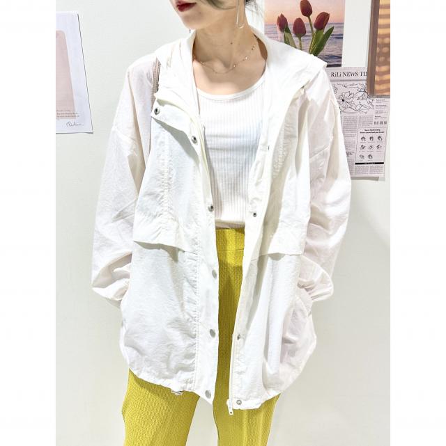 ナイロンマウンテンパーカー