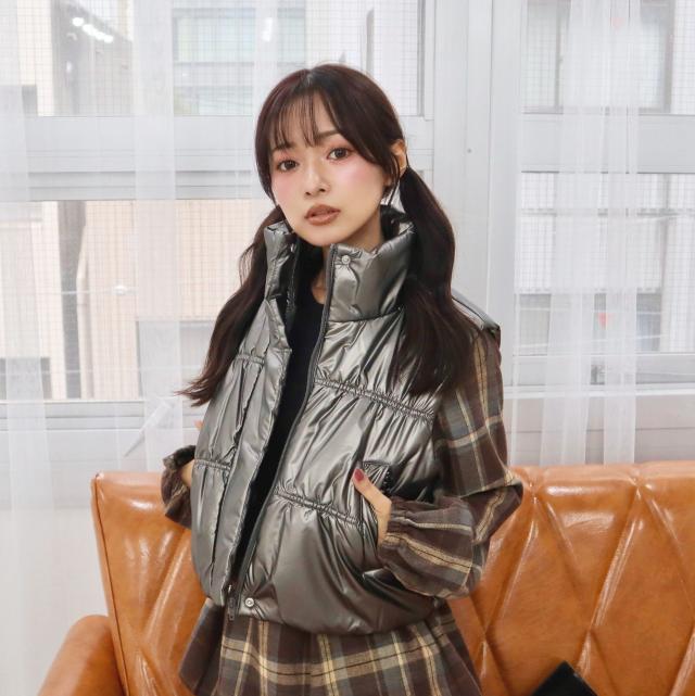 グロッシーエナメル中綿ベスト