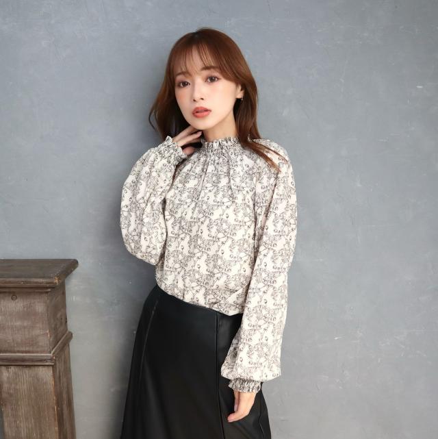 花柄シャーリングブラウス
