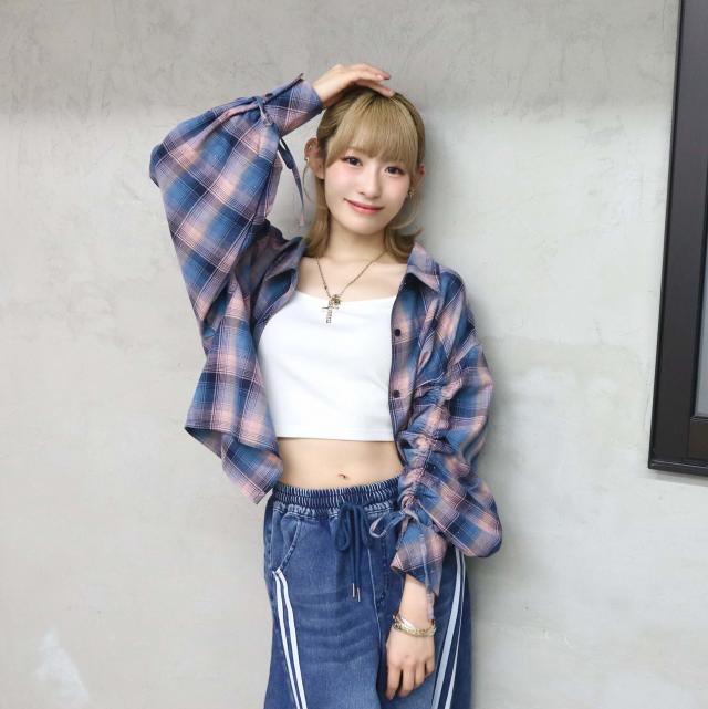 ラインストーン付きボリューム袖チェックシャツ