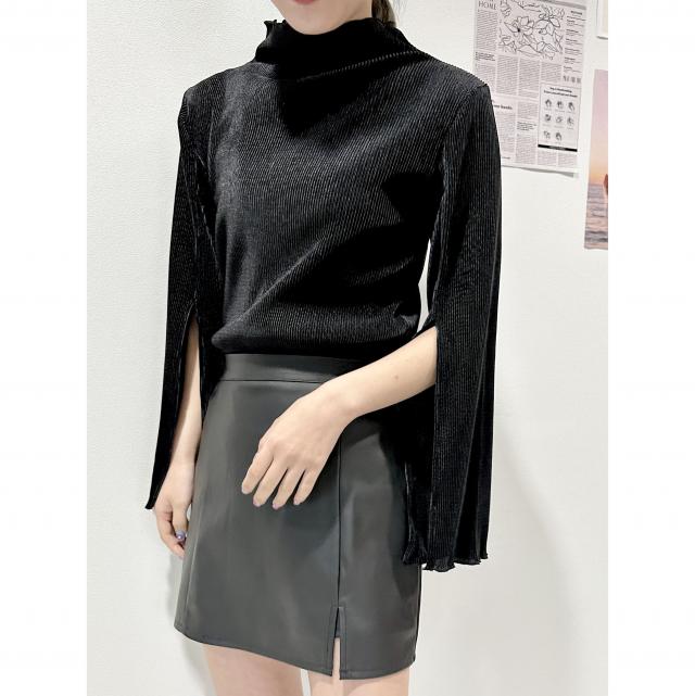 袖スリットハイネックトップス