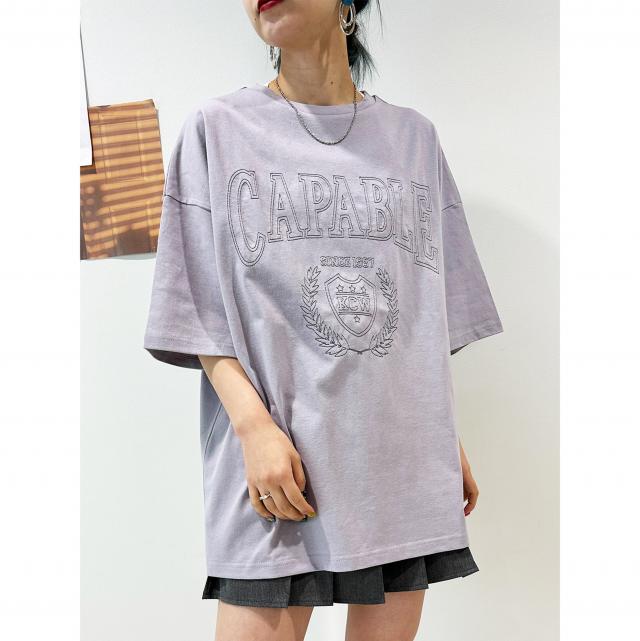 カレッジ風ロゴTシャツ