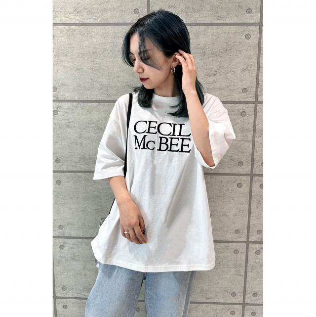 ロゴ刺繍Tシャツ