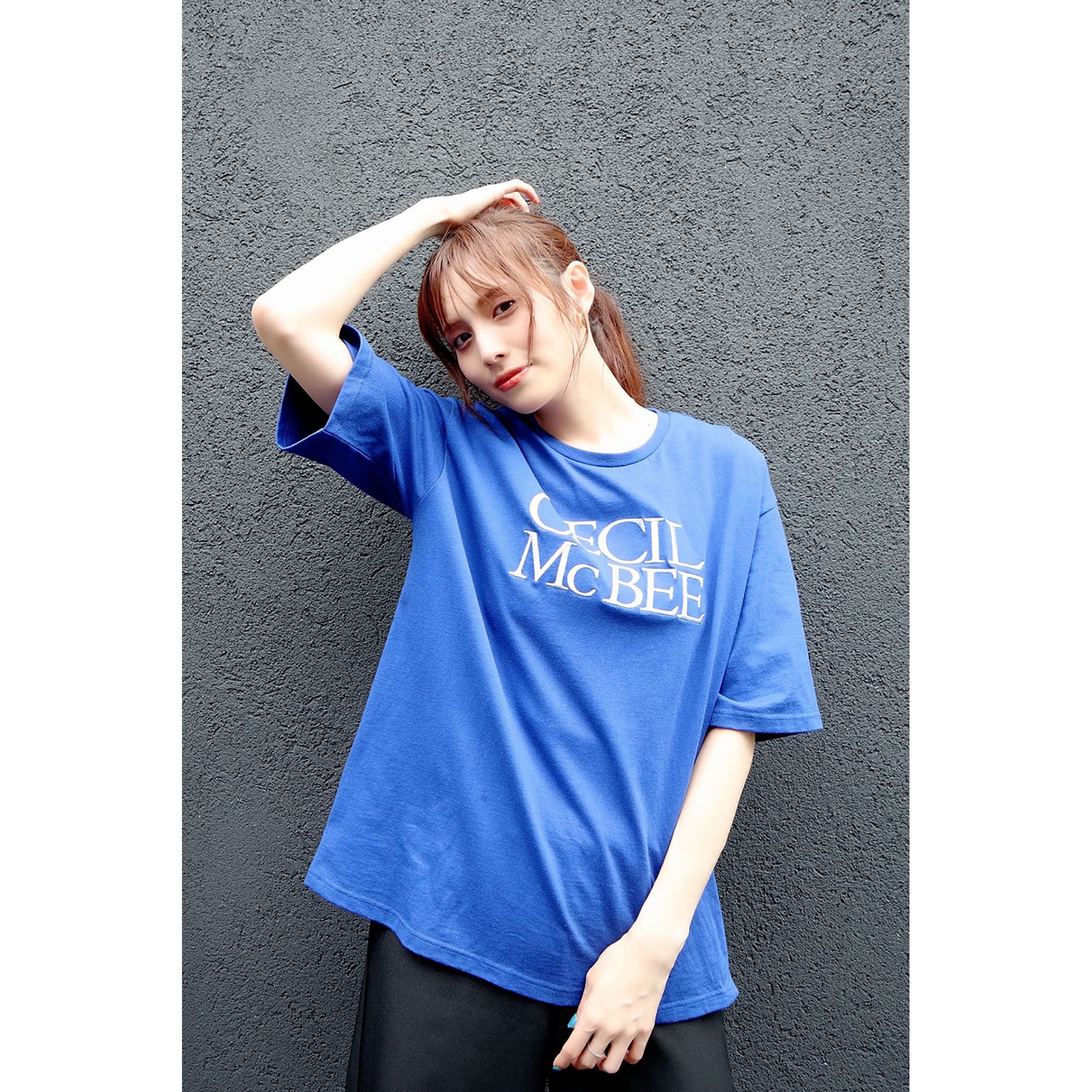 ロゴ刺繍Tシャツ