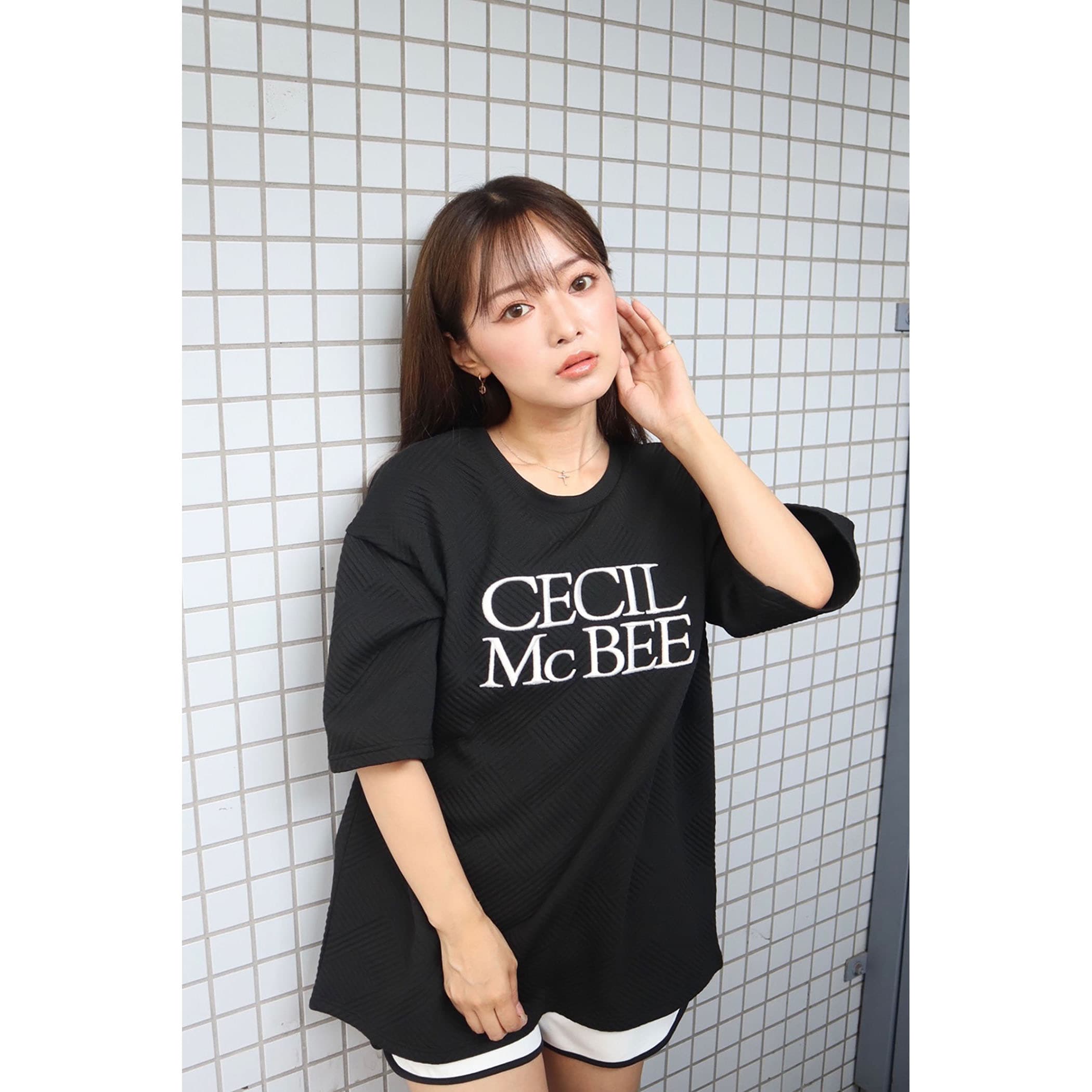 立体刺繍半袖Tシャツ