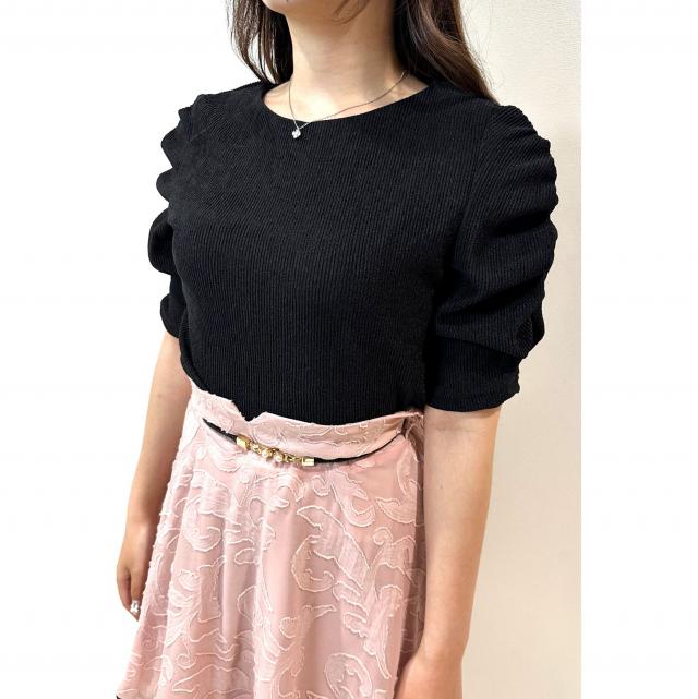 リブパフスリーブトップス