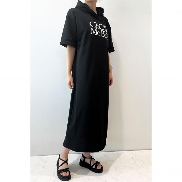 ロゴ刺繍フーディーワンピース