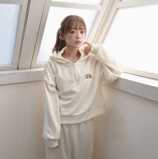 刺繍ロゴレーステープハーフジッププルオーバー