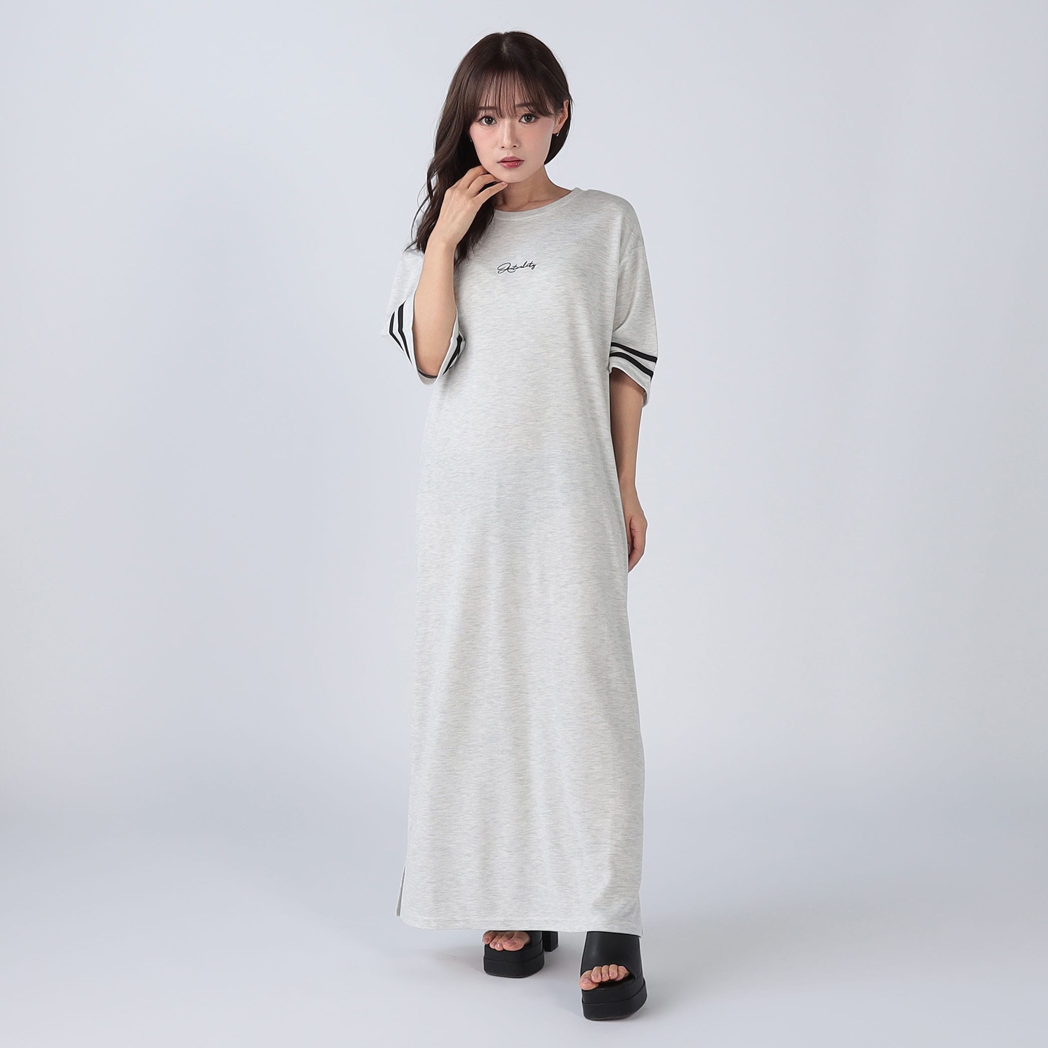 刺繍ロゴライン入りTシャツワンピース