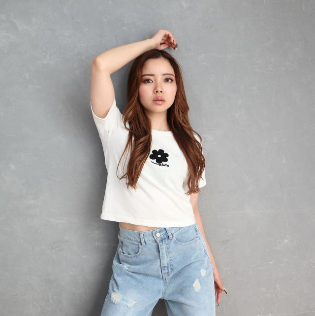 フラワー刺繍コンパクトTシャツ