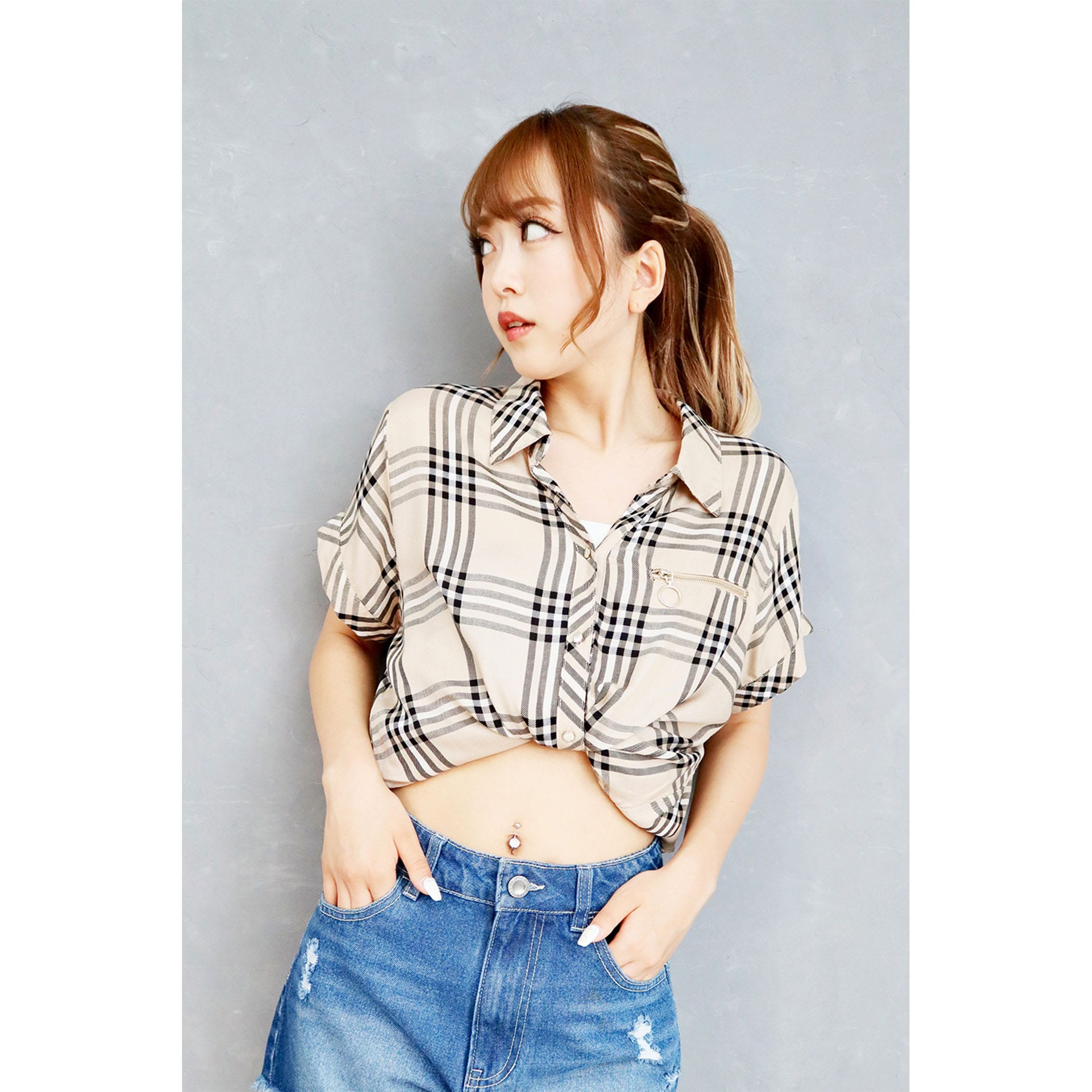 ベージュ