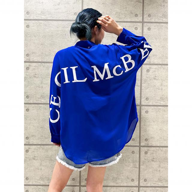 バックロゴプリントゆるシャツ