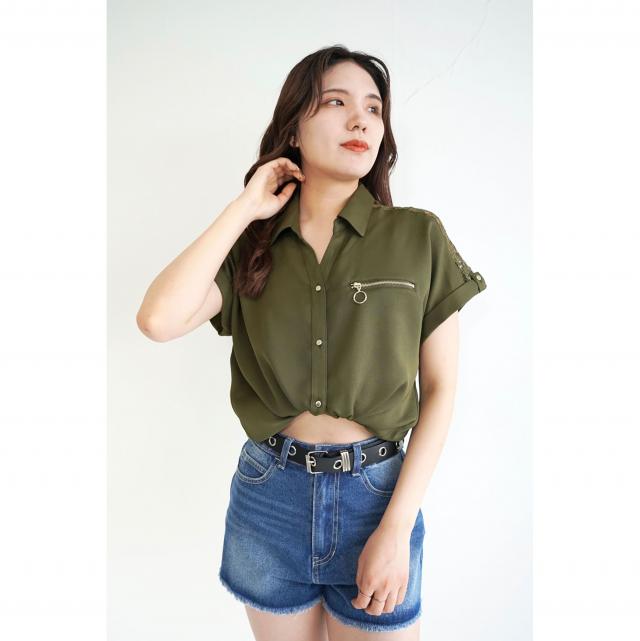 胸ZIP肩レース切替半袖シャツ