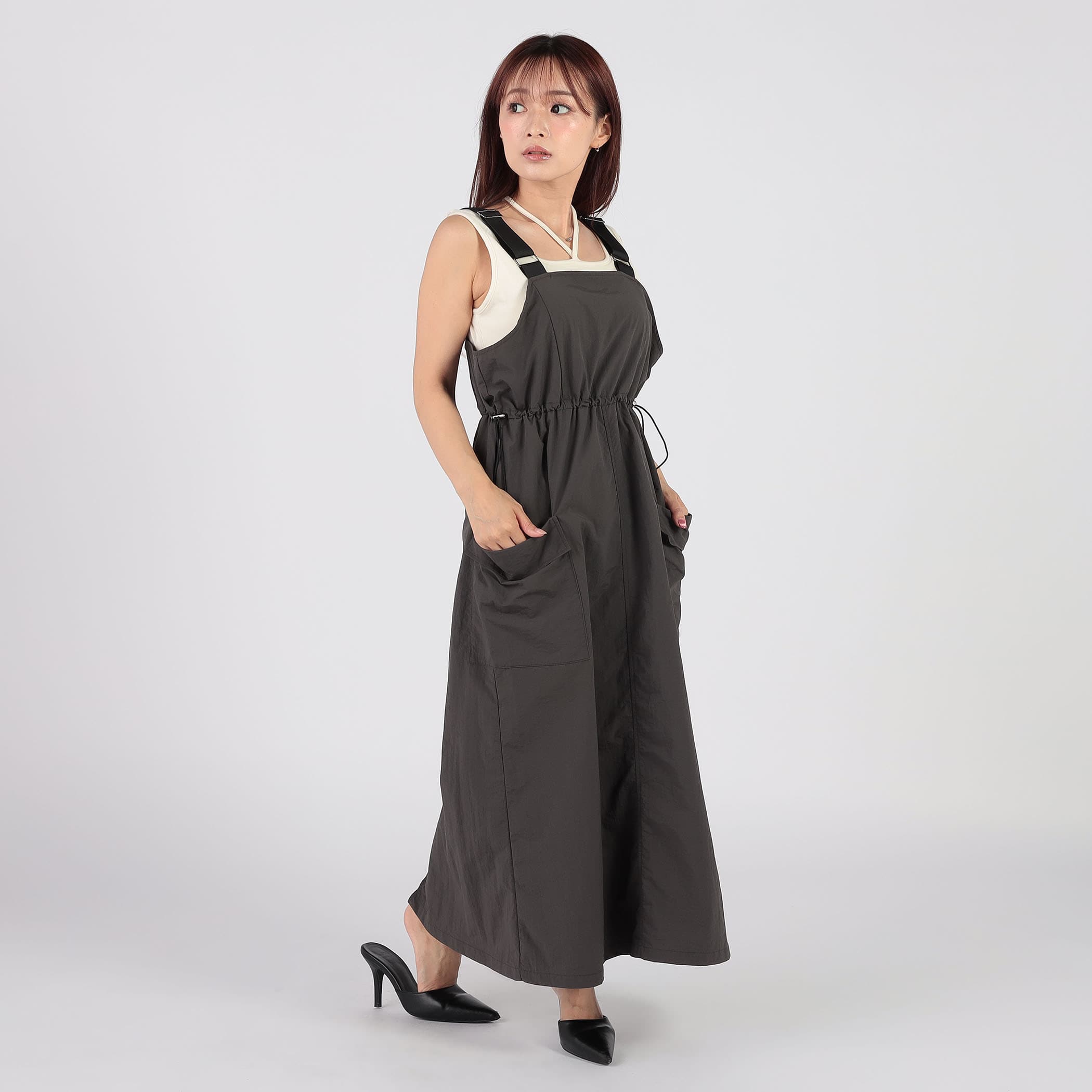 チャコールグレー