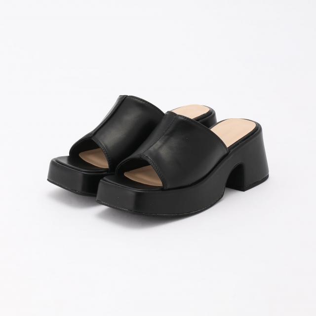 スクエアトゥサンダル