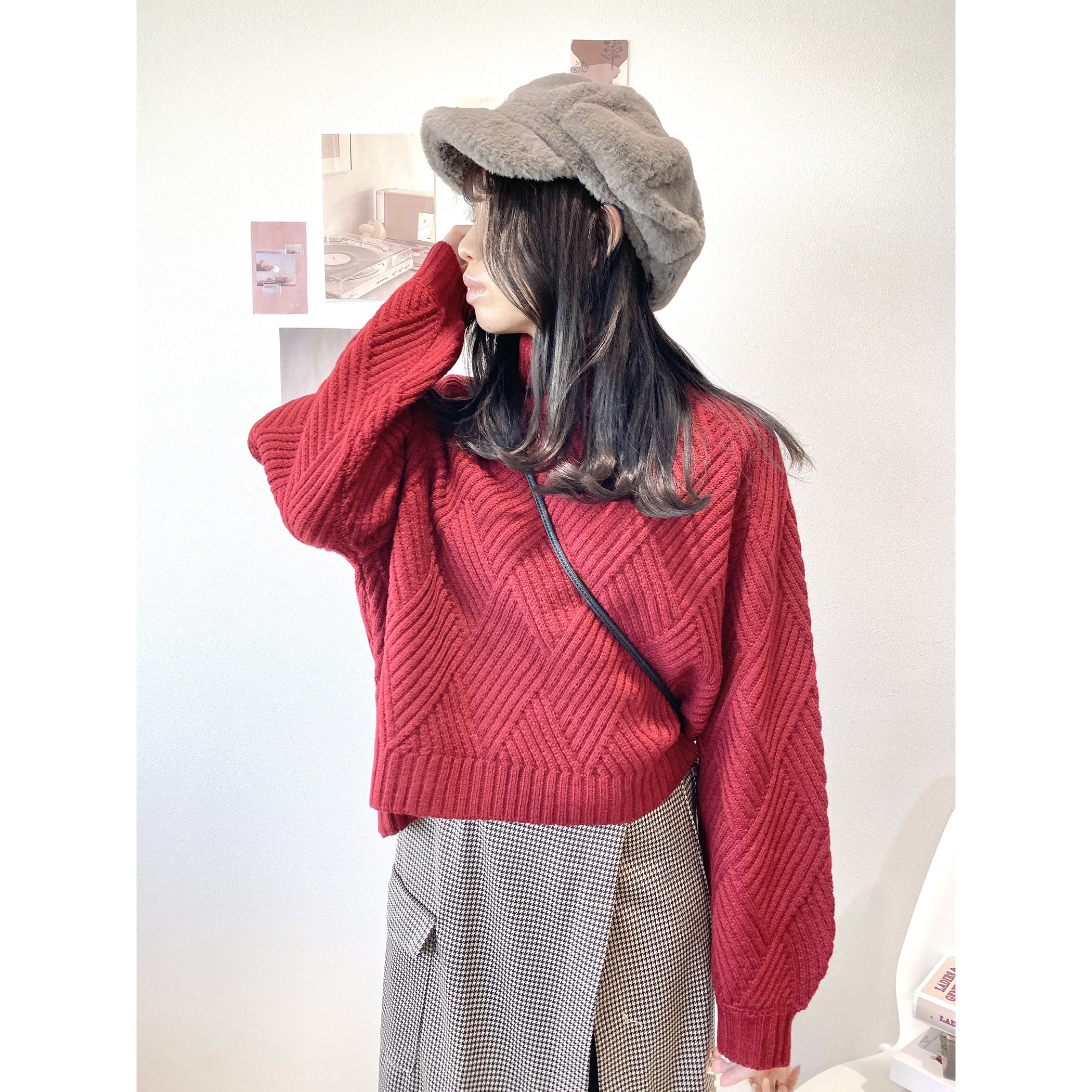 柄編みタートルネックショート丈ボリューム袖ニット