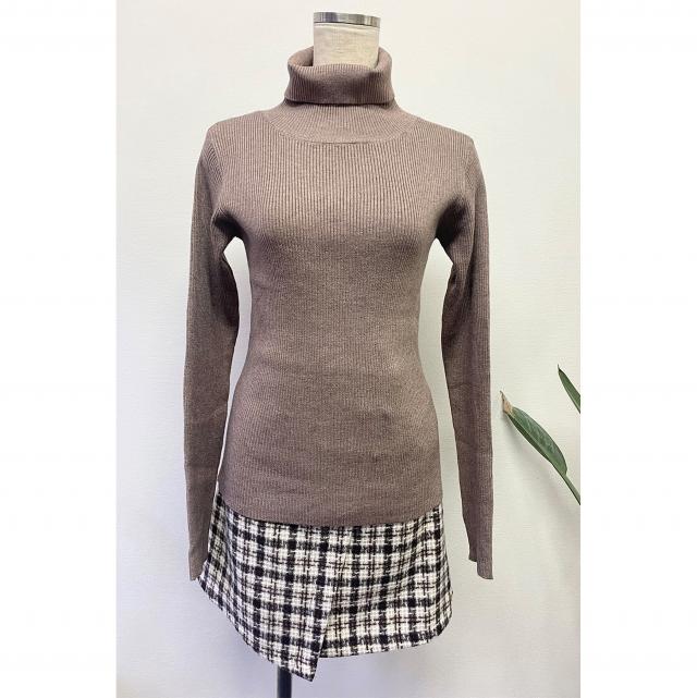 指抜きタートルリブニット