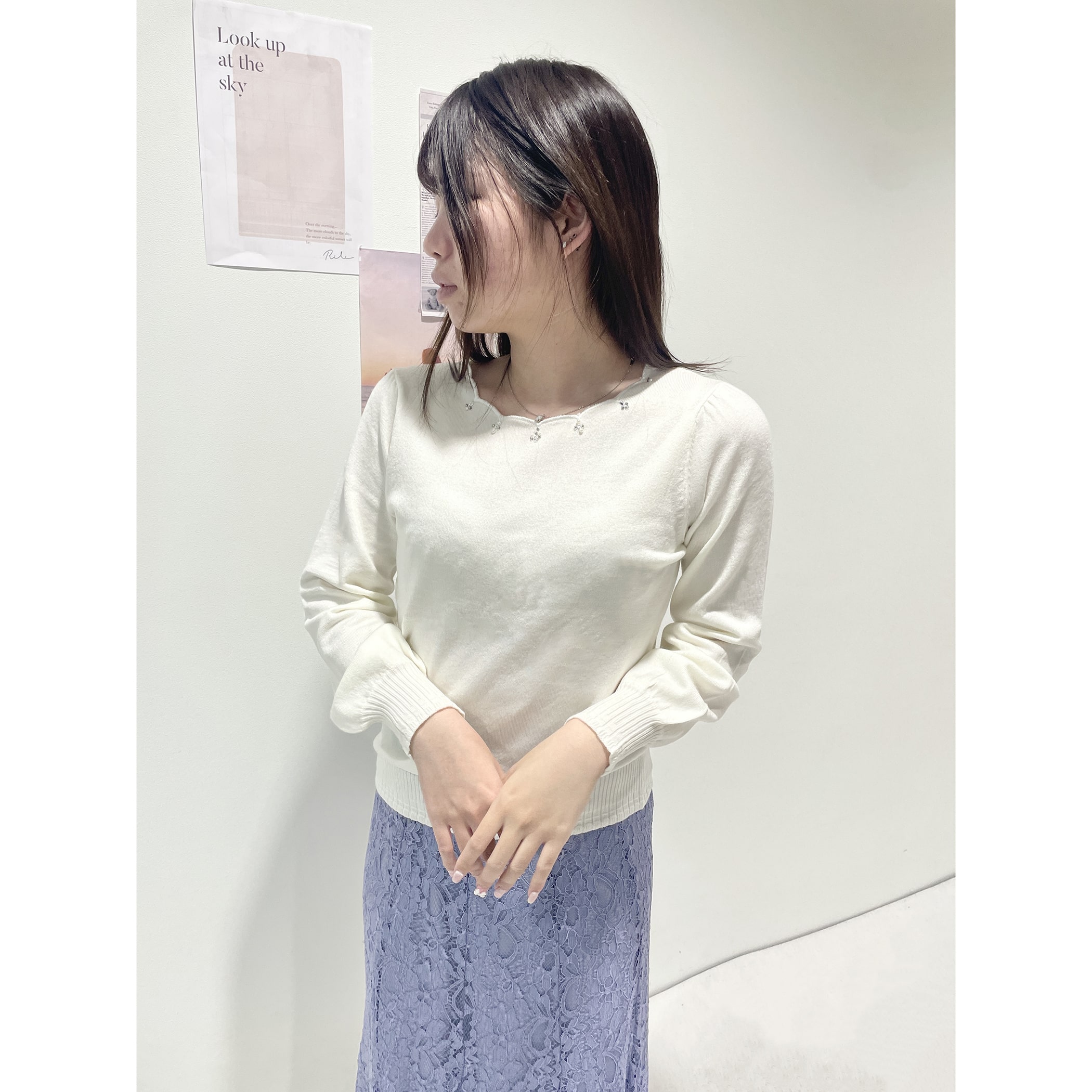 オフホワイト