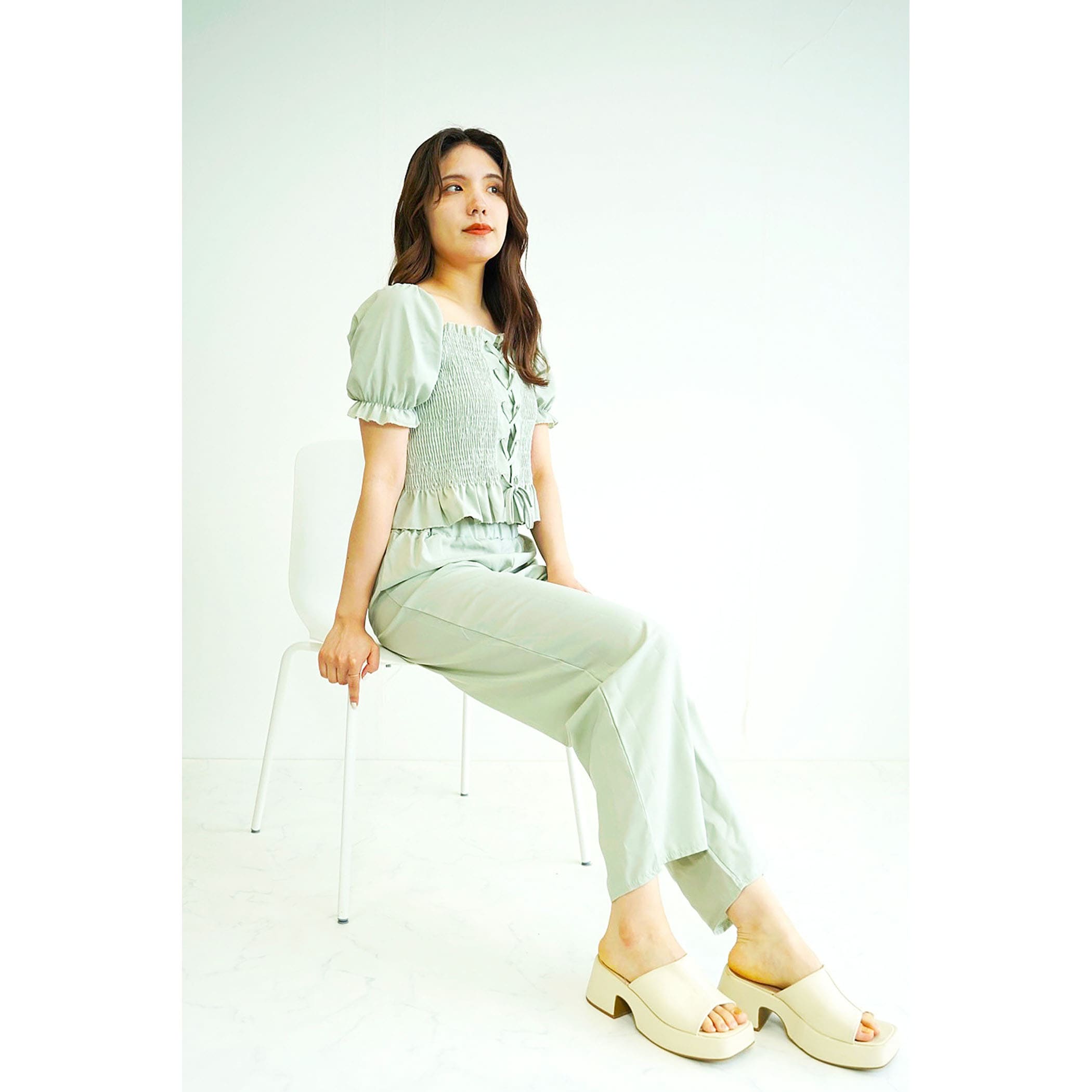 ライトグリーン