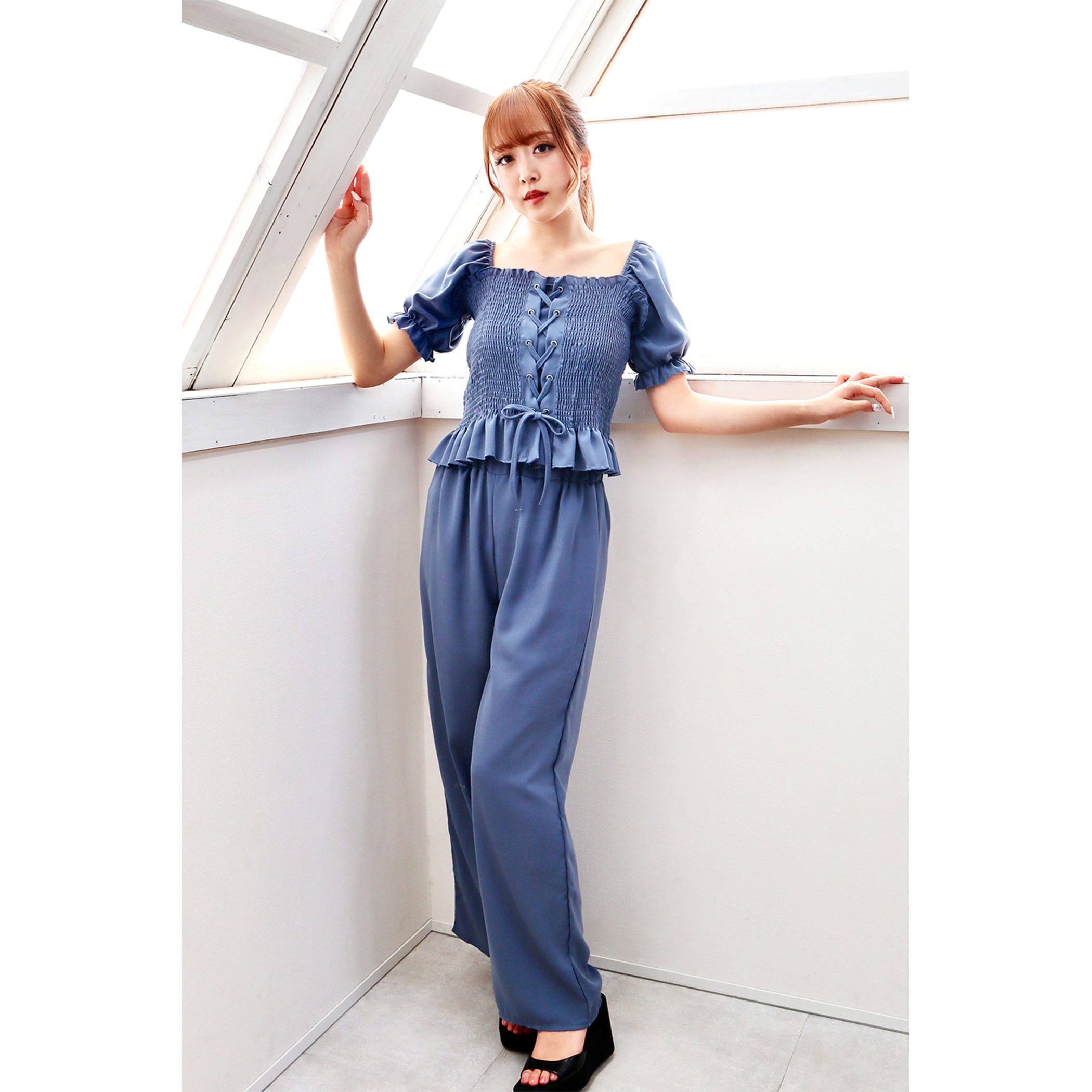 シャーリングレースアップブラウスxパンツSET UP