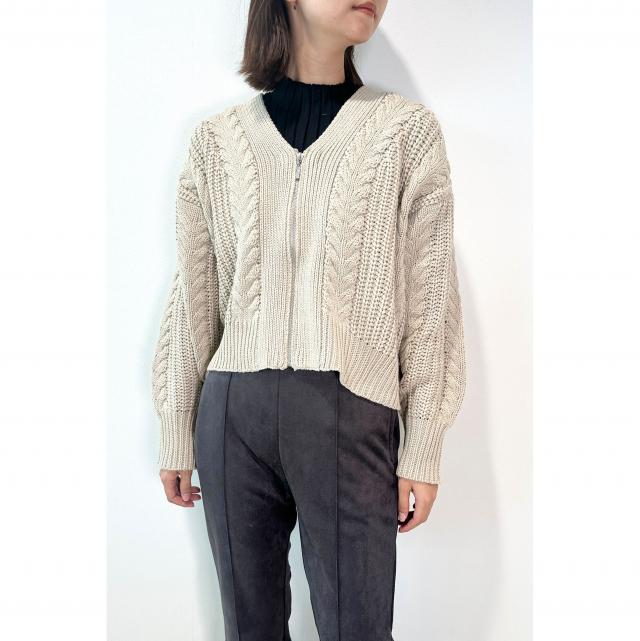 ケーブルニットジップカーディガン