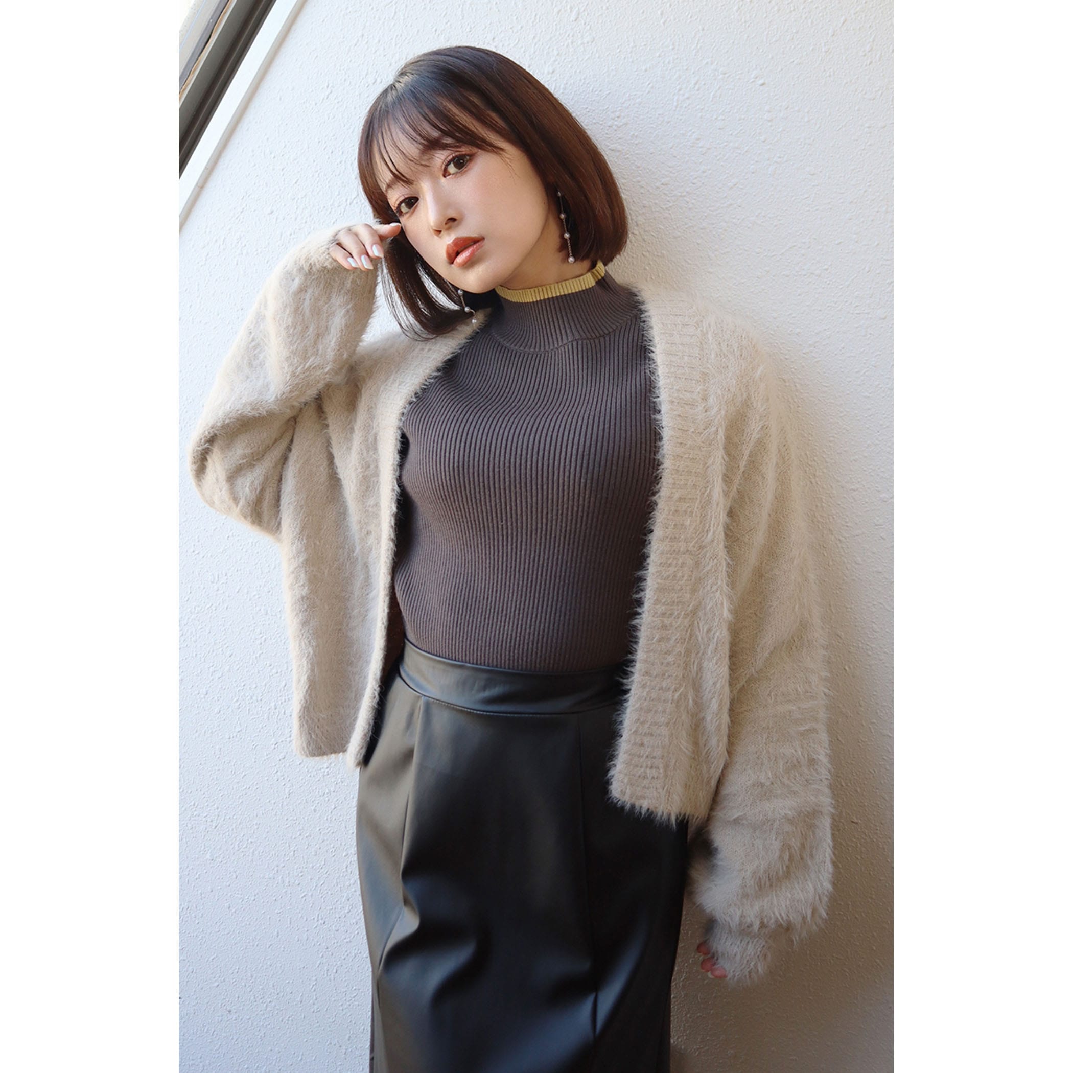 ベージュ