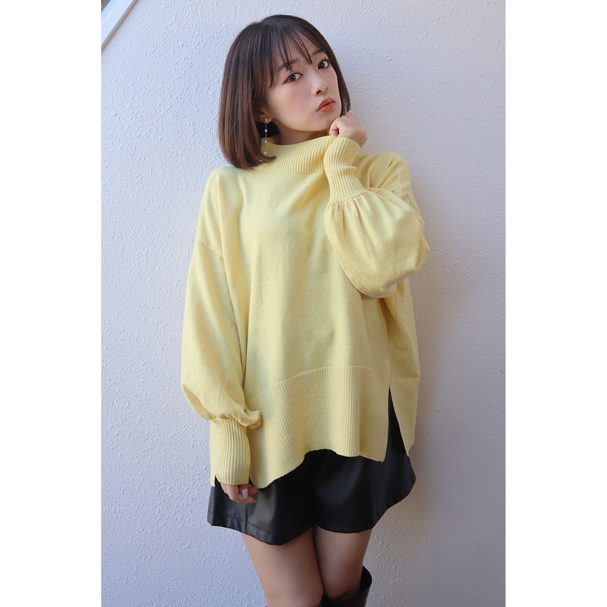 イエロー
