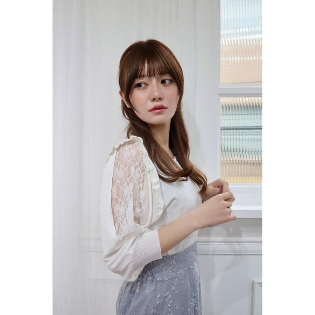 麻タッチレーヨン　肩フリル袖レースプルオーバー