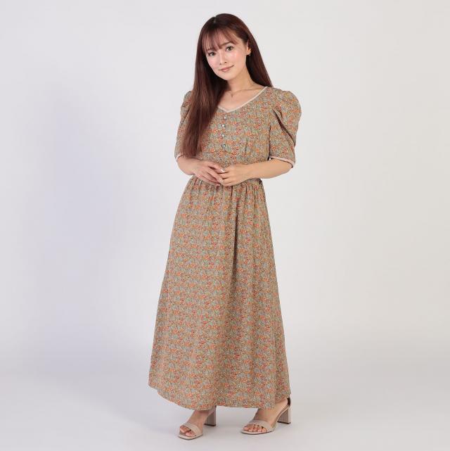 小花柄ワンピース