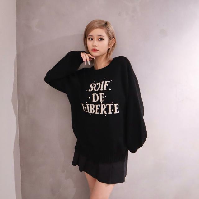 パール付きジャガードロゴニットトップス