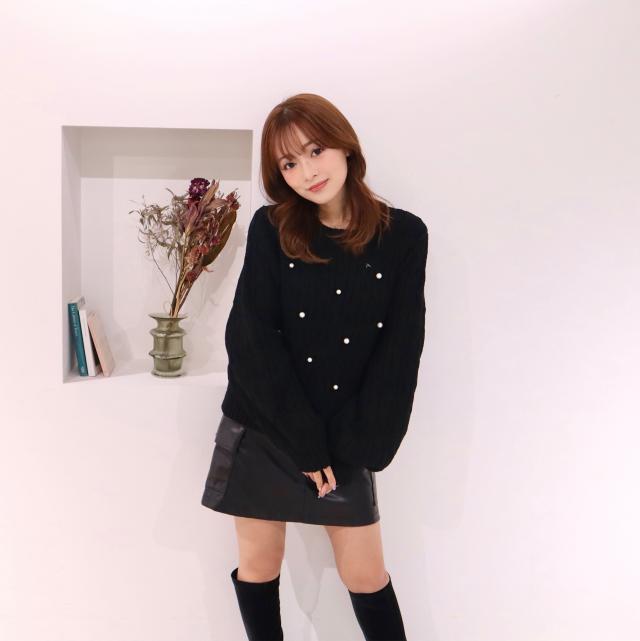 ケーブル編みパール付きニットトップス