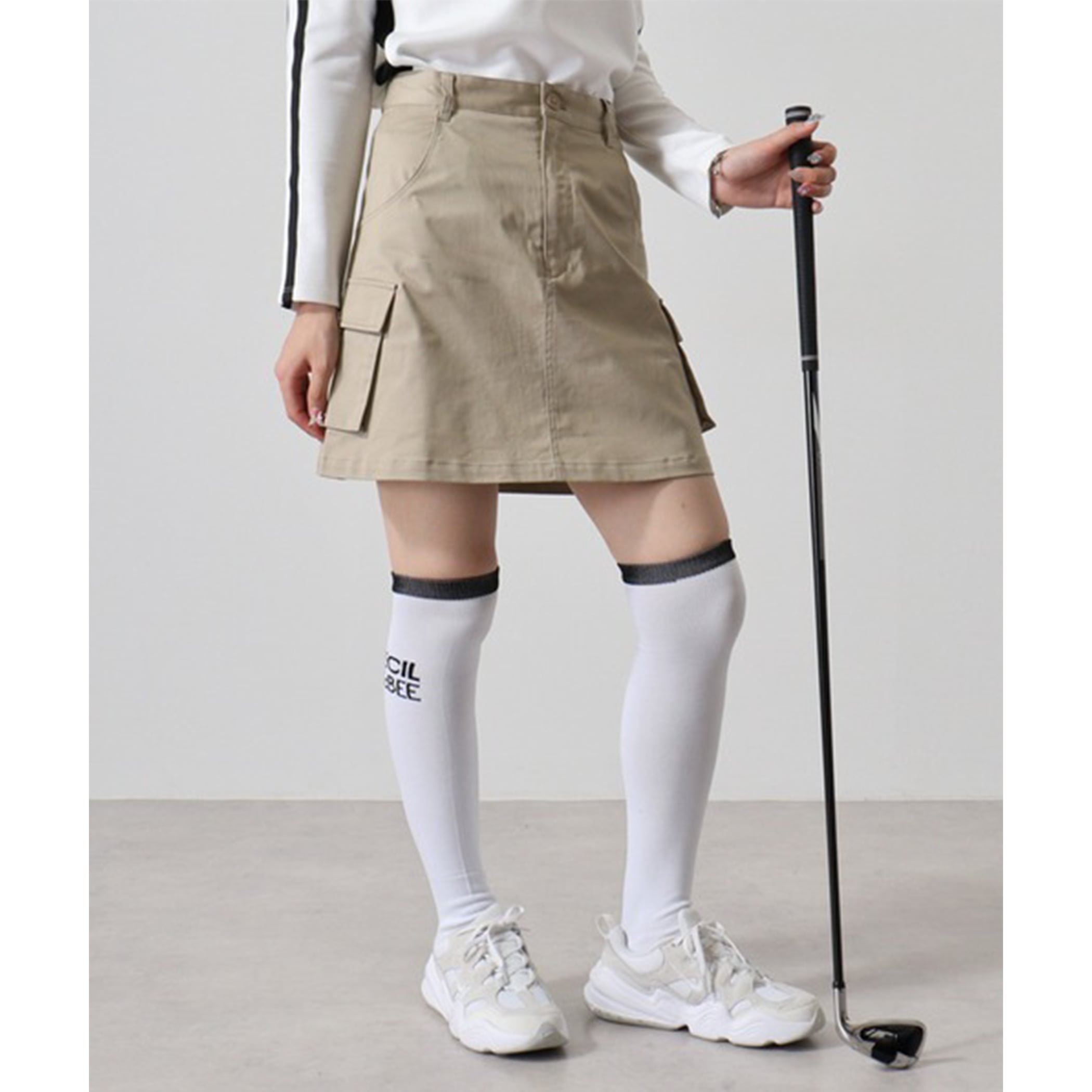 ベージュ