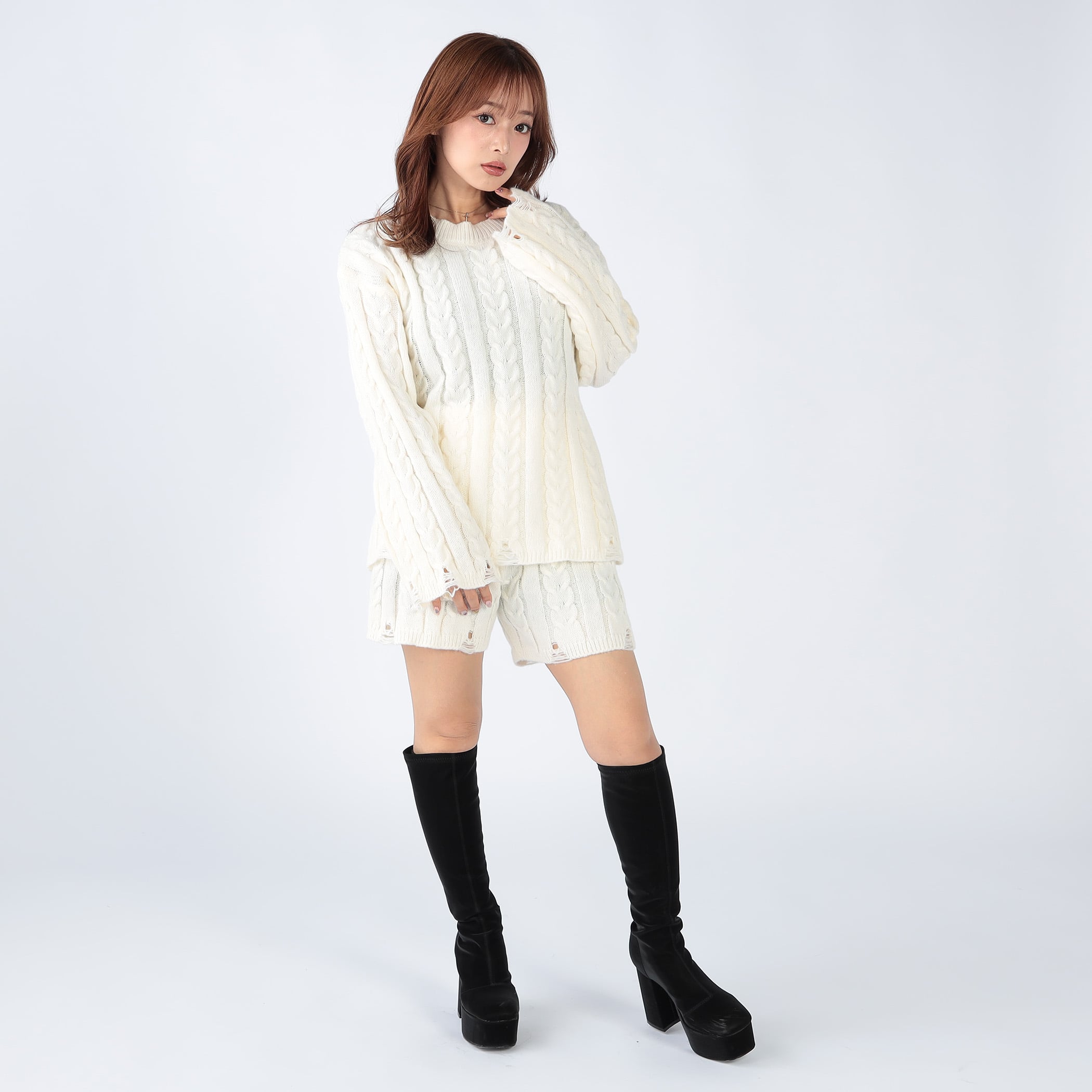 セットアップ ケーブルニットプルオーバーxショートパンツ