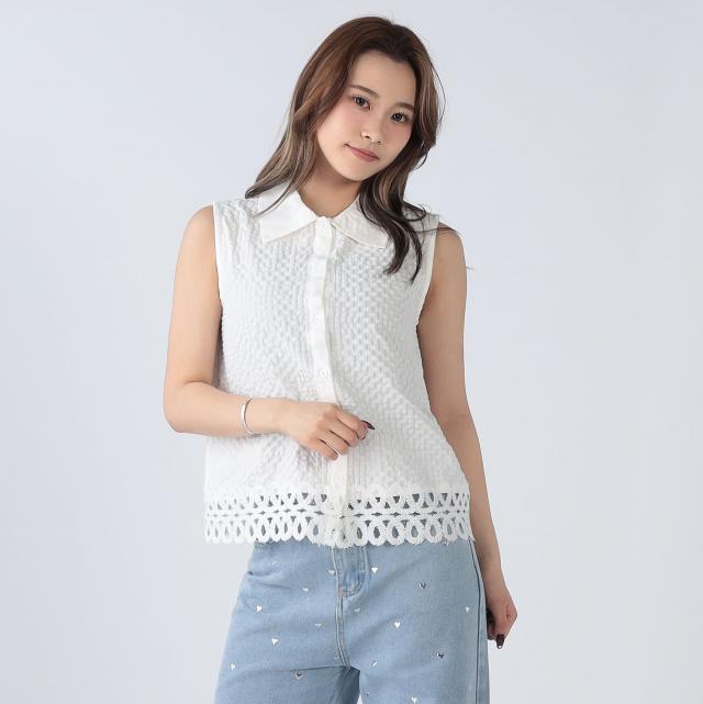 裾レースエンボスノースリーブシャツ
