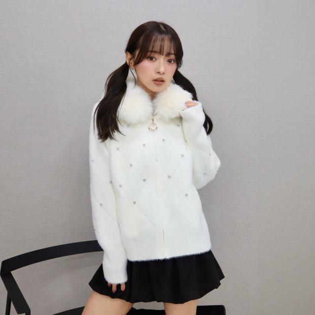 ビジュー付きファー襟ジップニットカーディガン