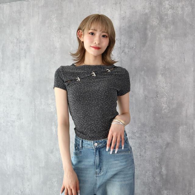 フロントリボンチャームコンパクトTシャツ
