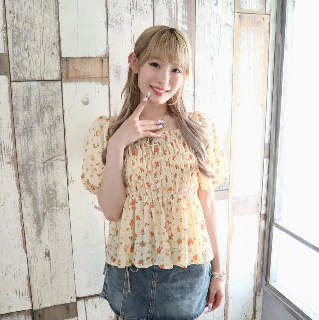 花柄シャーリングブラウス