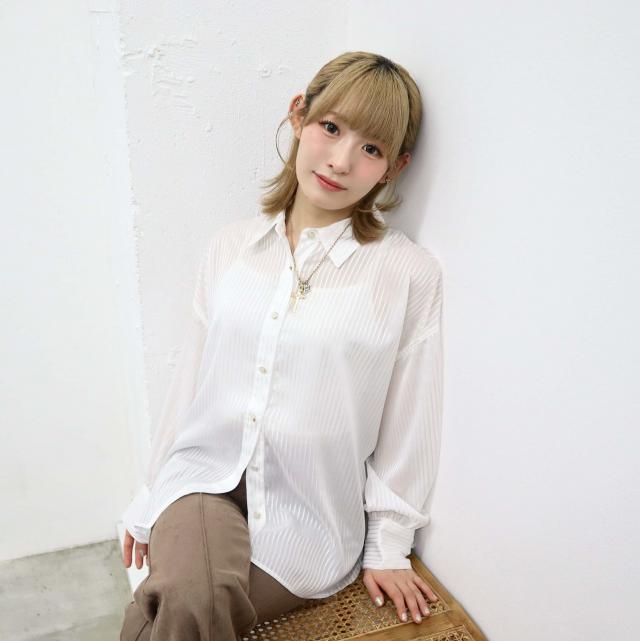 ストライプ柄シアーシャツ