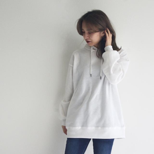 バックプリントオーバーサイズパーカー