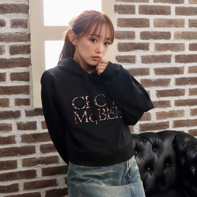 エンボスロゴパーカー