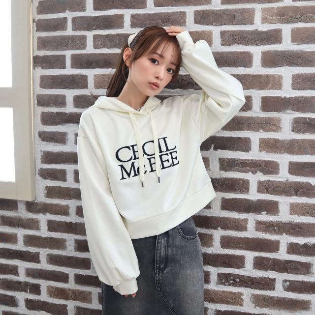 刺繍ロゴパーカー