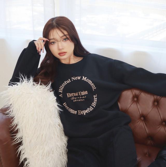 ラウンドロゴプルオーバー